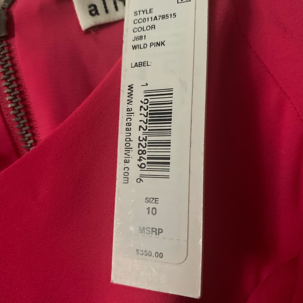 I’m selling an Alice and Olivia dress w/ puff sleeves in Magenta.